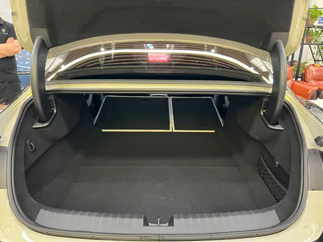Xiaomi SU7 — Фото автомобиля 13