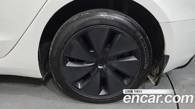 Tesla Model 3 — Фото автомобиля 16