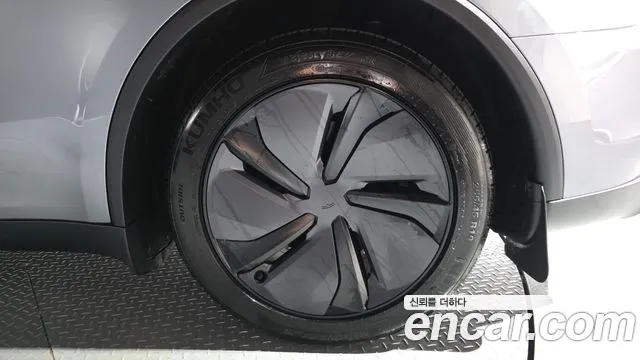 Tesla Model Y — Фото автомобиля 20