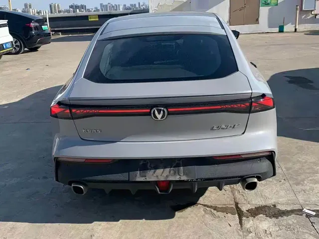Changan Changan UNI-V 2022 1.5T Premium Model — Фото автомобиля 17