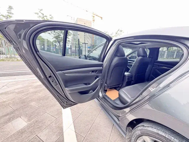 Mazda Axela — Фото автомобиля 14