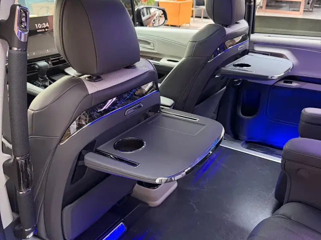 Toyota Sienna — Фото автомобиля 8