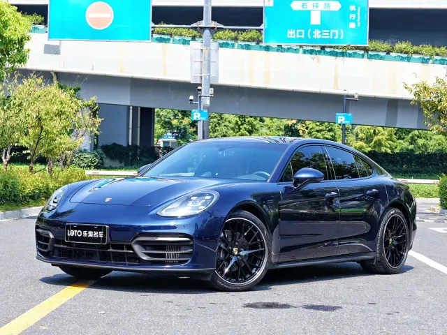 Фотография автомобиля — Porsche Panamera