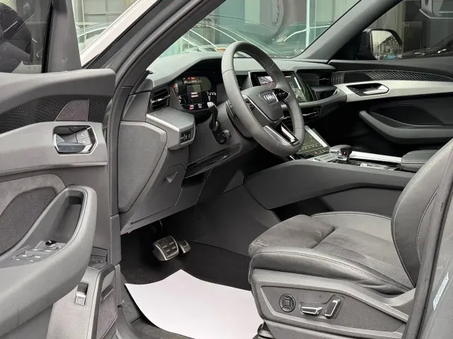 Audi Q6 — Фото автомобиля 9