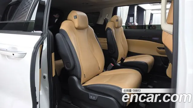 Kia Carnival Generation 4 — Фото автомобиля 12