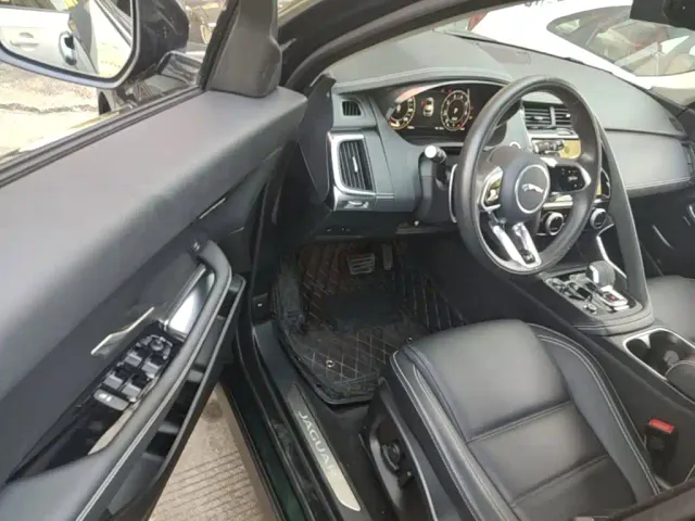 Jaguar E-PACE — Фото автомобиля 15