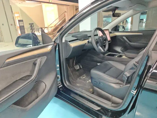 Tesla Model Y 2023 Rear-Wheel Drive Edition — Фото автомобиля 15