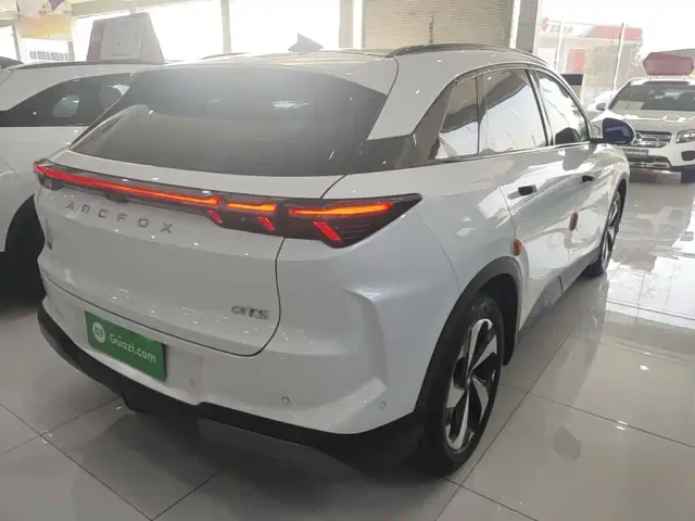 Arcfox Alpha T5 — Фото автомобиля 6