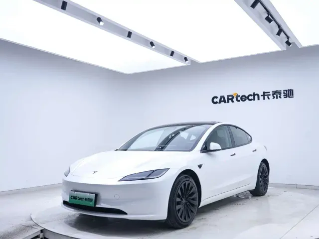 Tesla Model 3 — Фото автомобиля 5