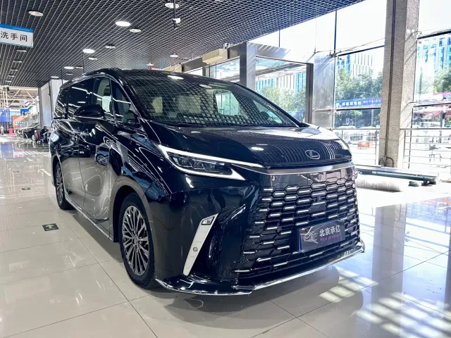 Lexus LM — Фото автомобиля 3
