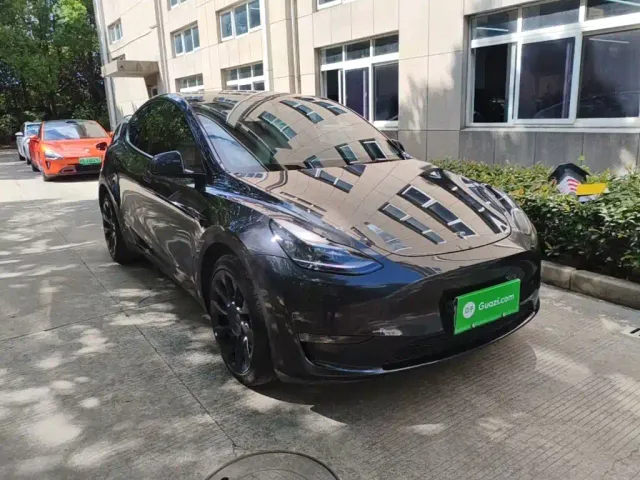 Tesla Model Y — Фото автомобиля 3