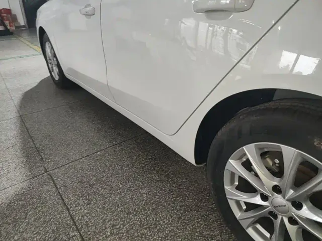 Roewe i5 — Фото автомобиля 21
