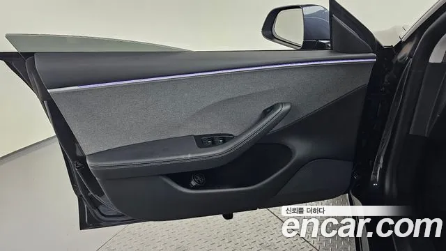 Tesla Model 3 — Фото автомобиля 22