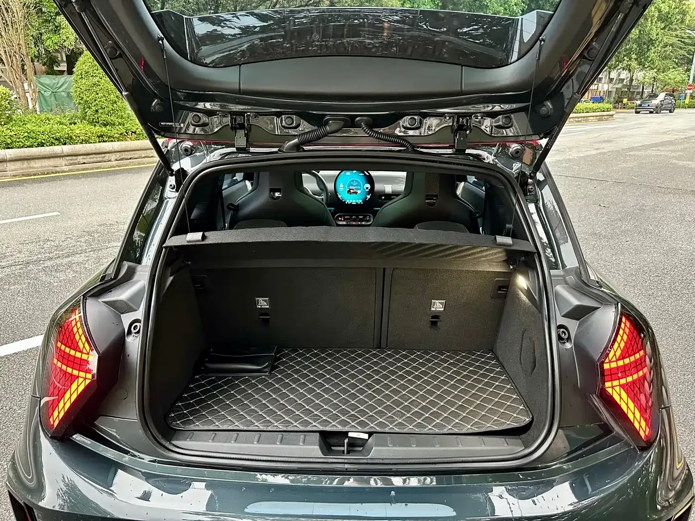 MINI Electric MINI JCW 2025 JOHN COOPER WORKS — Фото автомобиля 23