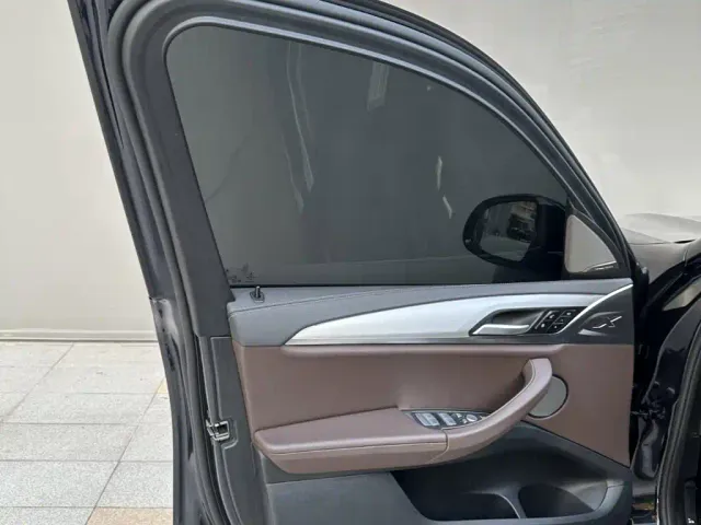 BMW iX3 — Фото автомобиля 12