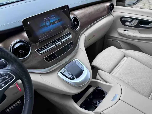 Mercedes-Benz V-Class — Фото автомобиля 11