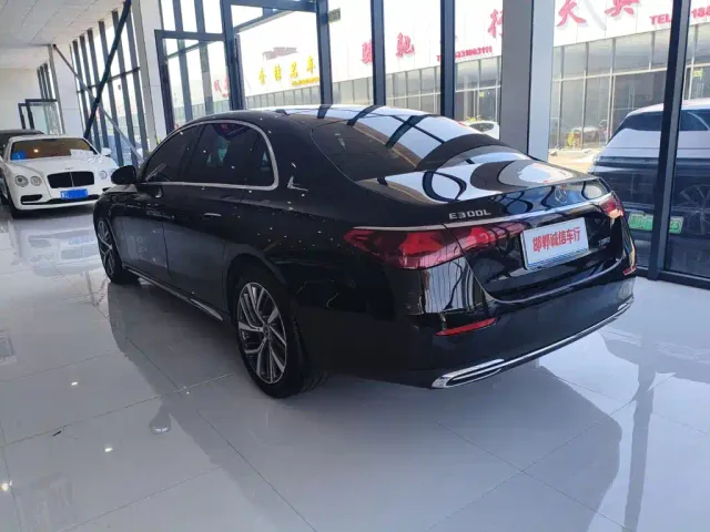Mercedes-Benz E-Class — Фото автомобиля 6