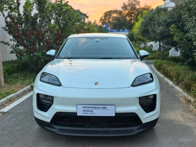 Porsche Macan EV — Фото автомобиля 2
