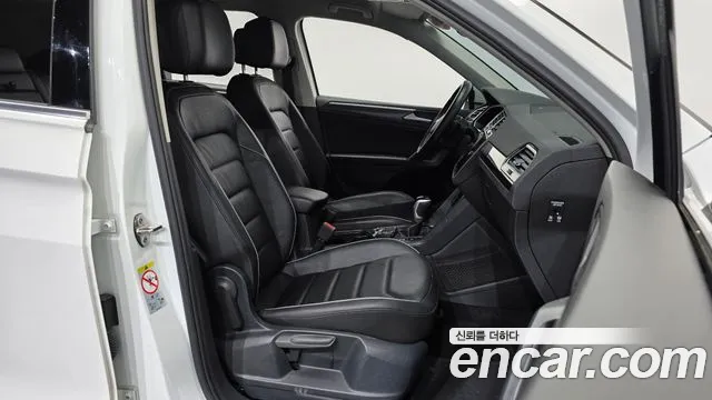 Volkswagen Tiguan Tiguan 2 поколение 2.0 TDI Premium — Фото автомобиля 10