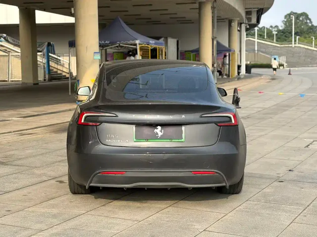 Tesla Model 3 — Фото автомобиля 6