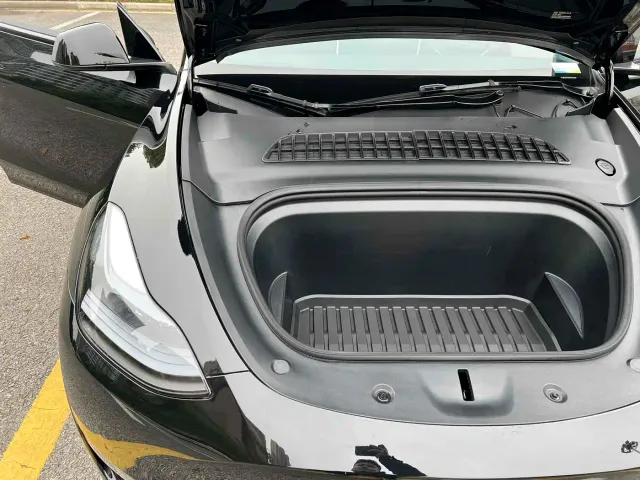 Tesla Model Y — Фото автомобиля 23