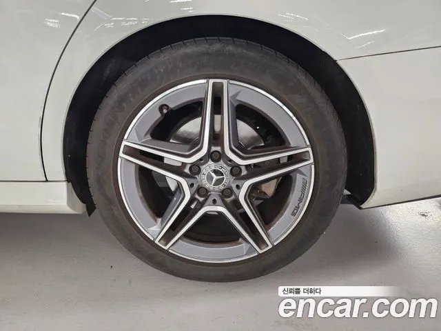 Mercedes-Benz E-Class — Фото автомобиля 14