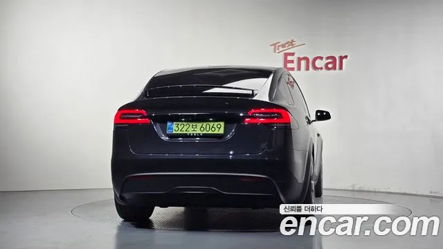 Tesla Model X — Фото автомобиля 4