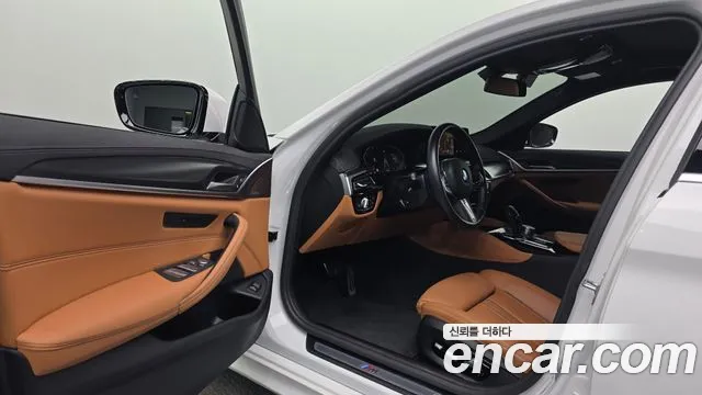 BMW 5 Series — Фото автомобиля 15