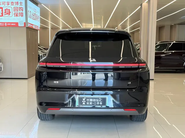 Li Auto L8 — Фото автомобиля 4