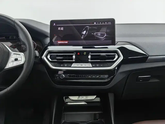 BMW iX3 — Фото автомобиля 12
