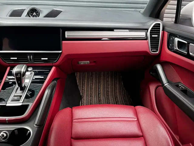Porsche Cayenne — Фото автомобиля 14