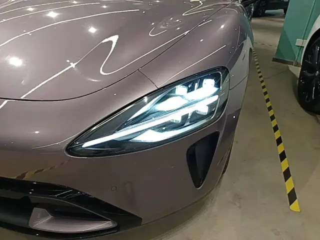 Xiaomi SU7 — Фото автомобиля 23