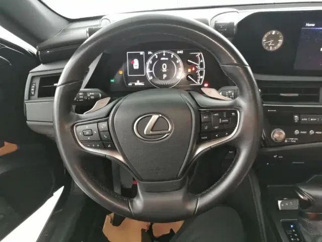 Lexus ES — Фото автомобиля 10