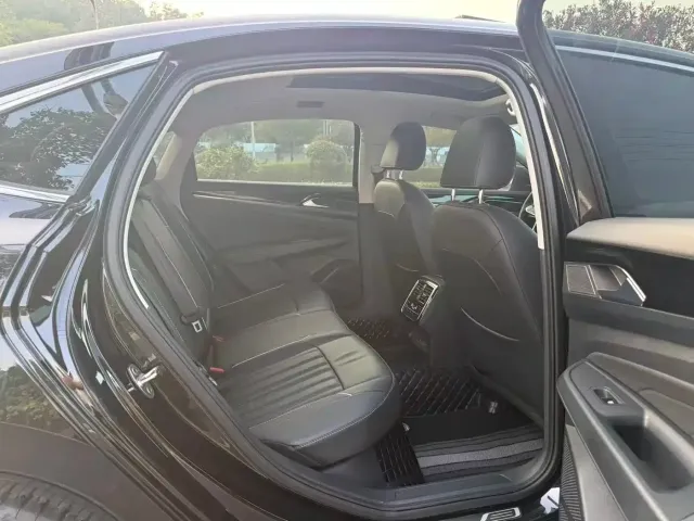 Volkswagen Passat — Фото автомобиля 8