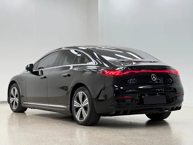 Mercedes-Benz EQE — Фото автомобиля 3