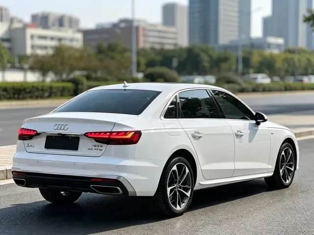Audi A4L — Фото автомобиля 10