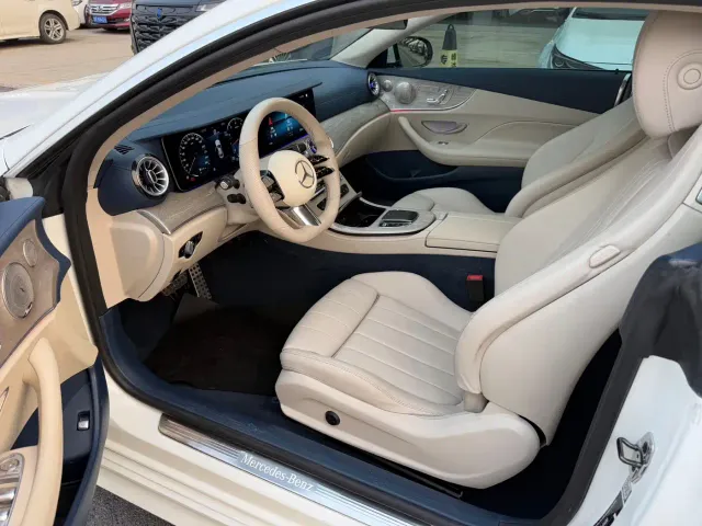 Mercedes-Benz E-Class — Фото автомобиля 4