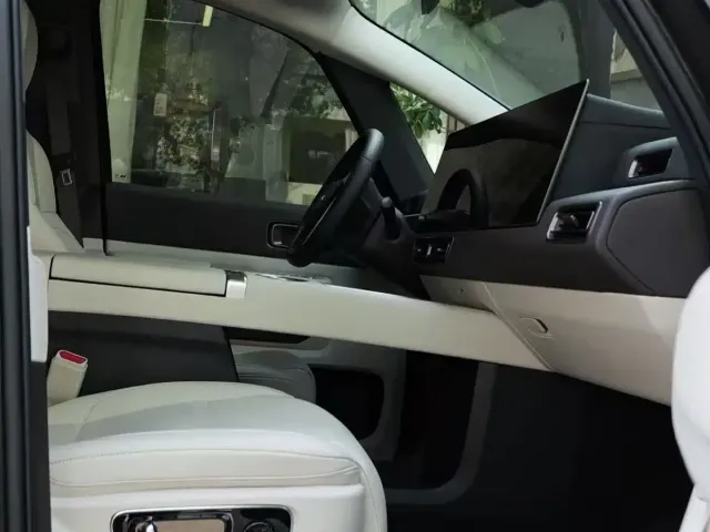 Li Auto MEGA — Фото автомобиля 8