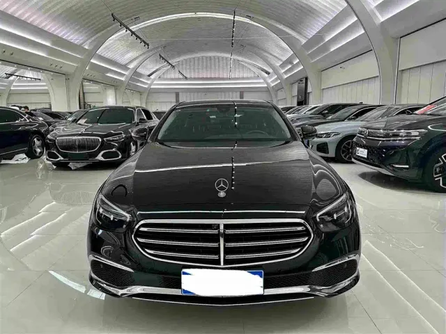 Mercedes-Benz E-Class — Фото автомобиля 2