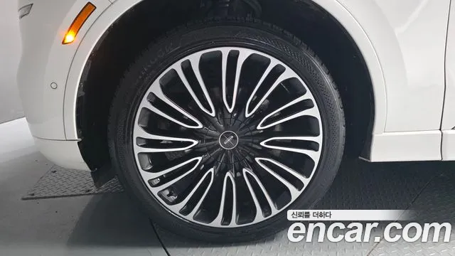 Lincoln Aviator — Фото автомобиля 5