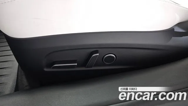 Tesla Model 3 — Фото автомобиля 28