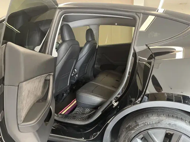 Tesla Model Y — Фото автомобиля 19