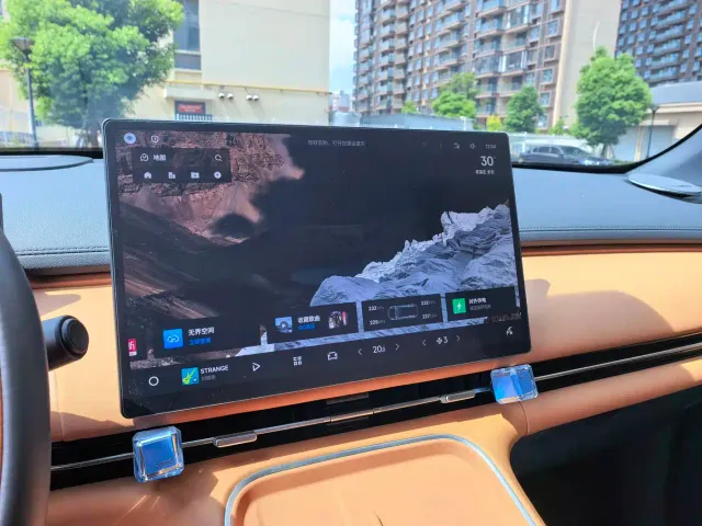 Geely Galaxy Starship 7 EM-i — Фото автомобиля 19