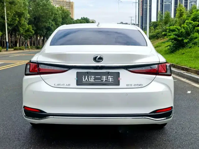 Lexus ES — Фото автомобиля 6