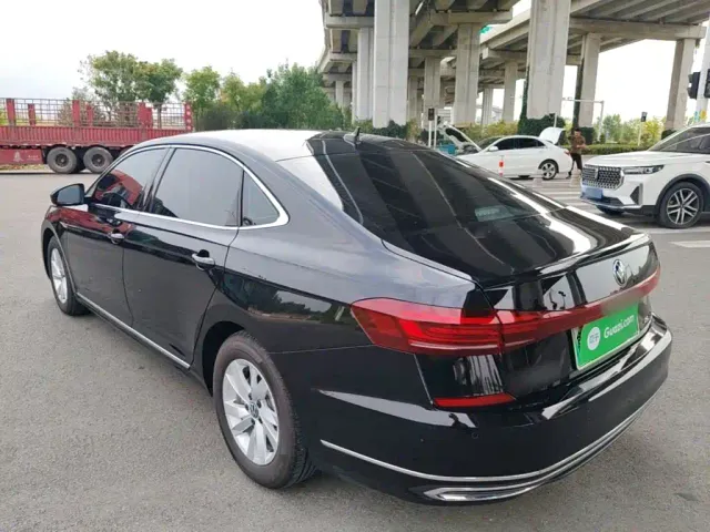 Volkswagen Passat — Фото автомобиля 4