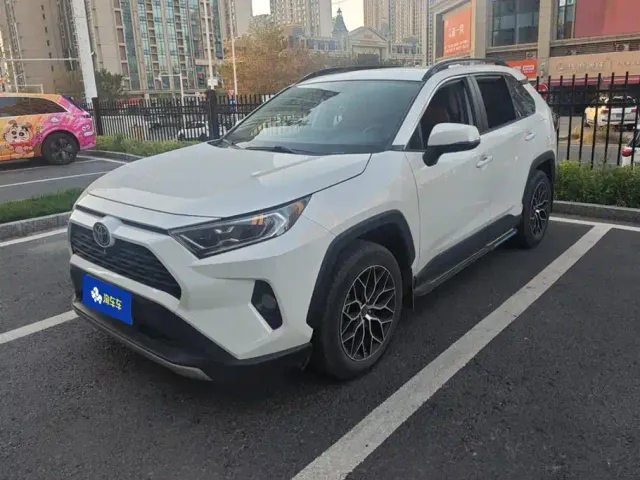 Фотография автомобиля — Toyota RAV4