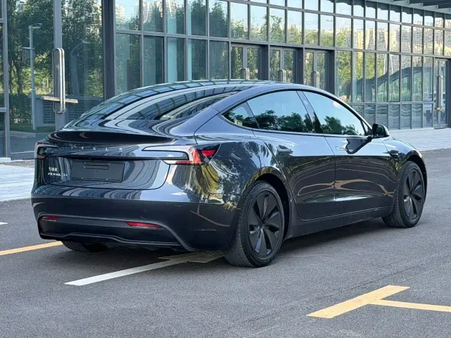 Tesla Model 3 — Фото автомобиля 6