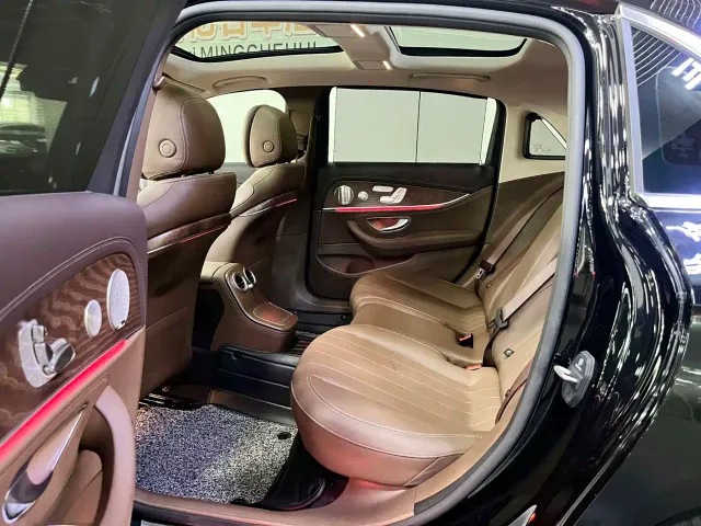 Mercedes-Benz E-Class — Фото автомобиля 8