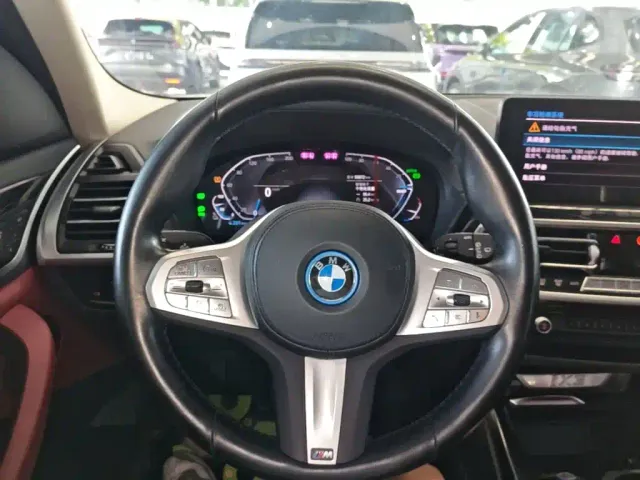BMW iX3 — Фото автомобиля 10