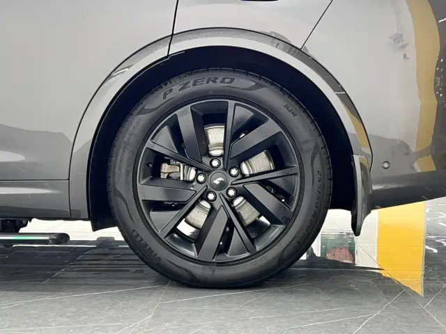 Li Auto L7 — Фото автомобиля 25